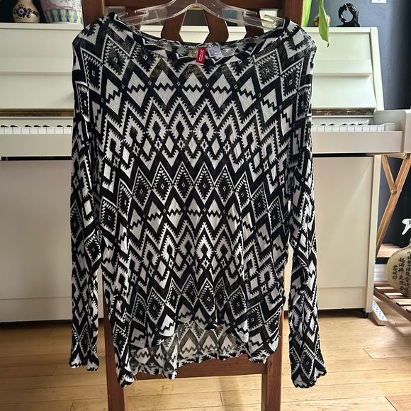 H&M Monochrome Knit Zigzag Blouse M - Picture 5 of 16